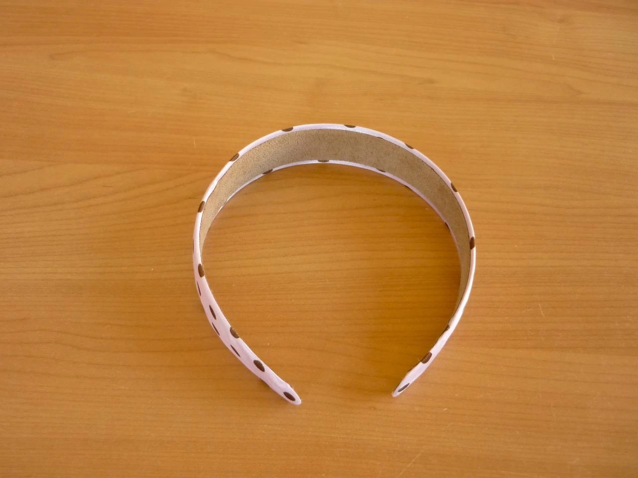 Diadema de satén rosa claro con puntos marrones – photo 3